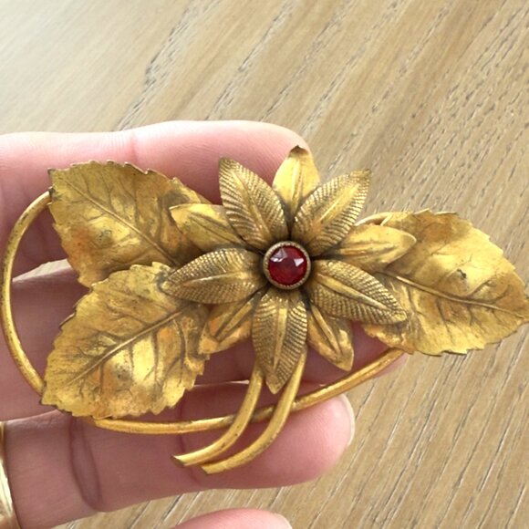 Vintage Gold Tone Metal Floral Leaf Brooch Pin Red Stone Statement Curved - Picture 8 of 9